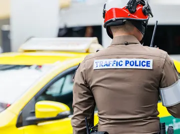 Skandal in Phuket: Teenager-Pärchen beim Freizügigen auf Motorrad entdeckt!